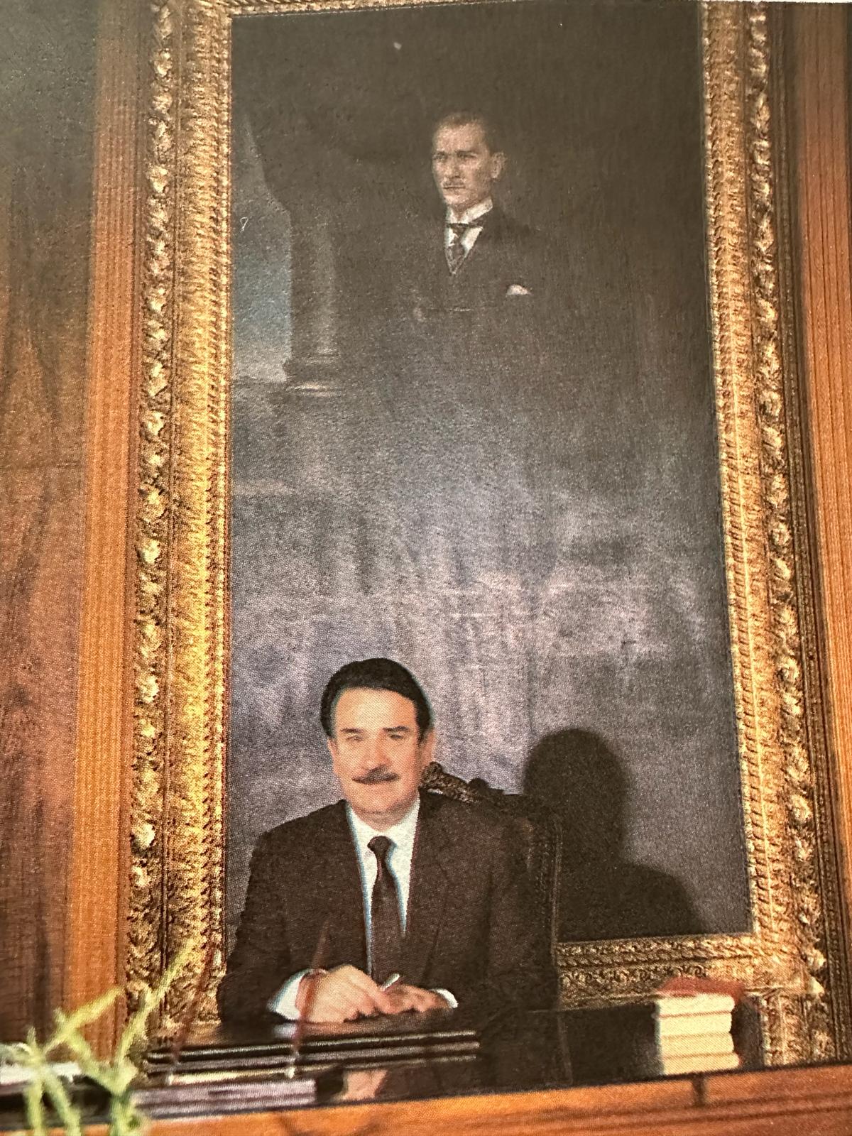 Yıldırım Akbulut, TBMM Başkanlığı makamında — arkasında Atatürk portresi