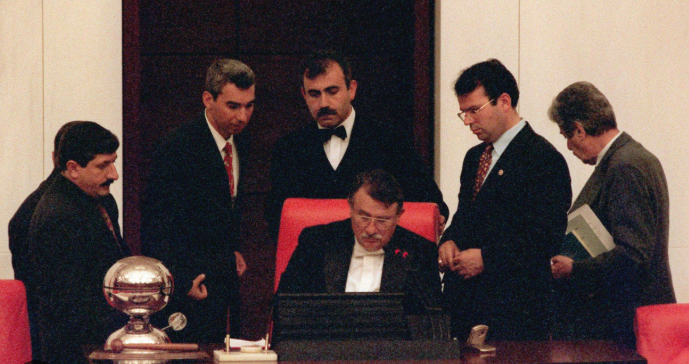 Yıldırım Akbulut, TBMM oturumunda