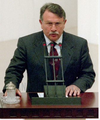 Yıldırım Akbulut, TBMM kürsüsünde
